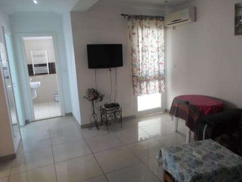 Apartment, 2 Bedrooms | Living room | 32-inch LCD TV with satellite channels, TV