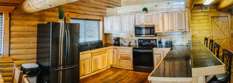 Family Cabin, 3 Bedrooms | Private kitchen | Microwave, coffee/tea maker, freezer