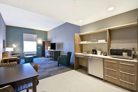 Suite, 1 King Bed, Accessible, Bathtub | Premium bedding, pillowtop beds, in-room safe, desk