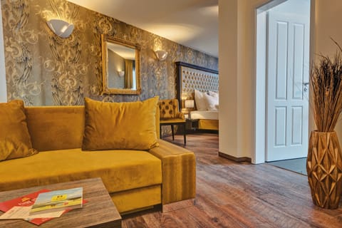 Deluxe Double Room, Non Smoking (Gold) | Minibar, in-room safe, individually decorated, desk