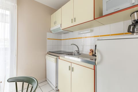 Grand Apartment | Private kitchen | Fridge, microwave, stovetop, dishwasher