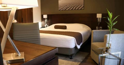 Executive Double Room Single Use, 1 Double Bed | Minibar, in-room safe, desk, iron/ironing board