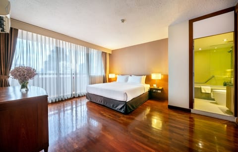 Three Bedroom Residence with Balcony | Premium bedding, in-room safe, desk, free WiFi