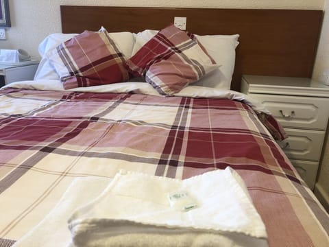 Traditional Double or Twin Room, 1 Double Bed, Partial Sea View | Desk, iron/ironing board, bed sheets