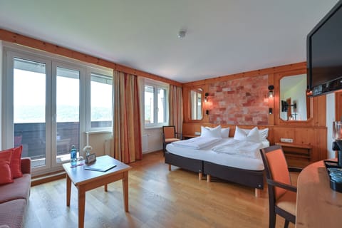 Deluxe Double Room, Balcony, Lake View | Desk, free WiFi, bed sheets