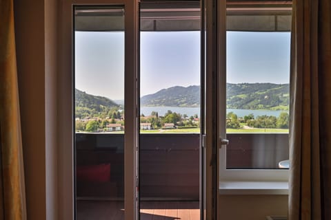 Deluxe Double Room, Balcony, Lake View | In-room safe, desk, free WiFi, bed sheets