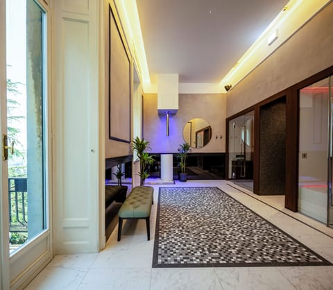 Sauna, steam room, body treatments, aromatherapy, hot stone massages