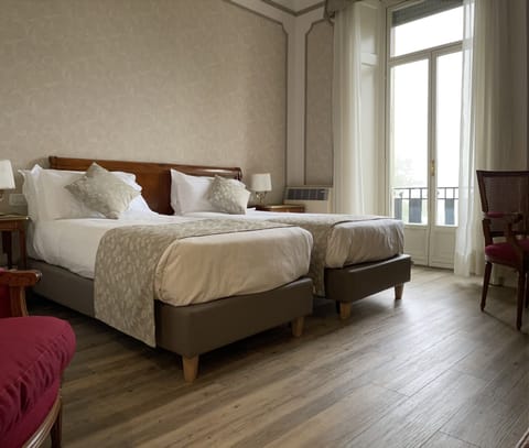 Double Room, 2 Twin Beds | Premium bedding, minibar, in-room safe, desk