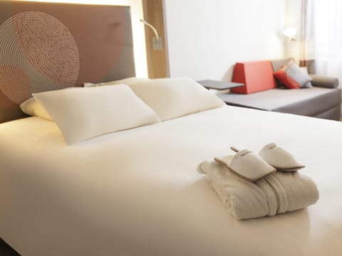 Executive Room, 1 Double Bed with Sofa bed | Premium bedding, minibar, in-room safe, desk