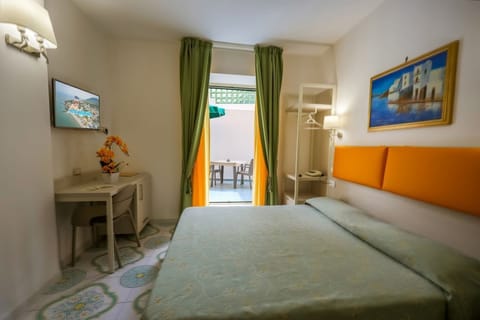 Double Room, Patio (Parterre) | Minibar, in-room safe, desk, laptop workspace