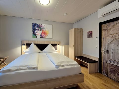 Double Room | Premium bedding, soundproofing, WiFi, bed sheets