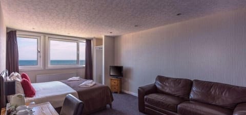 Luxury Double Room | Desk, iron/ironing board, free WiFi, bed sheets