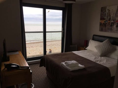 Double Room, Sea View | Desk, iron/ironing board, free WiFi, bed sheets