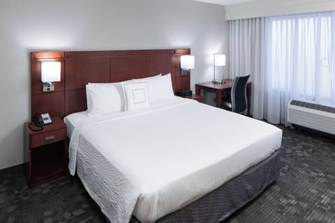 Premium bedding, in-room safe, desk, laptop workspace