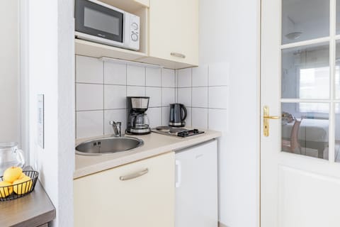 Studio (2 Adults) | Private kitchenette | Fridge, microwave, coffee/tea maker, highchair