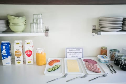 Daily continental breakfast (EUR 8 per person)