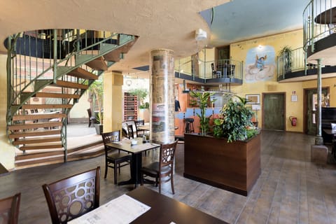 Breakfast, lunch, dinner served; German cuisine