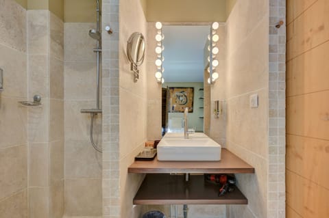 Suite, Ensuite | Bathroom | Towels