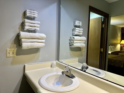 Room, 2 Queen Beds, Non Smoking | Bathroom | Combined shower/tub, towels