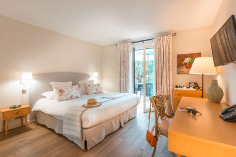 Superior Bastide (Rose de Vence) 44 | Premium bedding, minibar, in-room safe, individually decorated