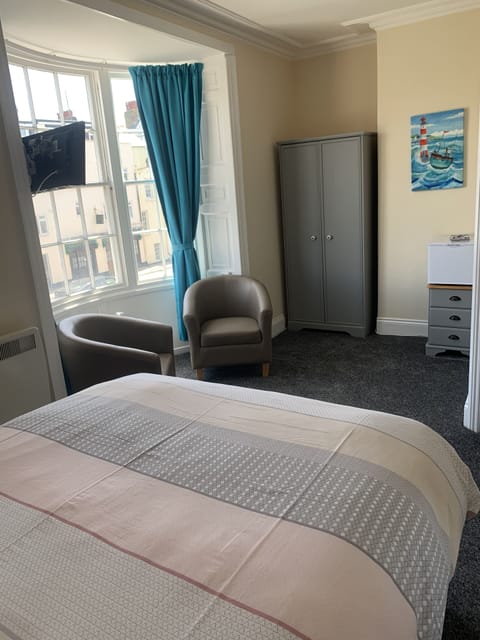 Double Room, 1 Double Bed, Sea View | Iron/ironing board, free WiFi, bed sheets