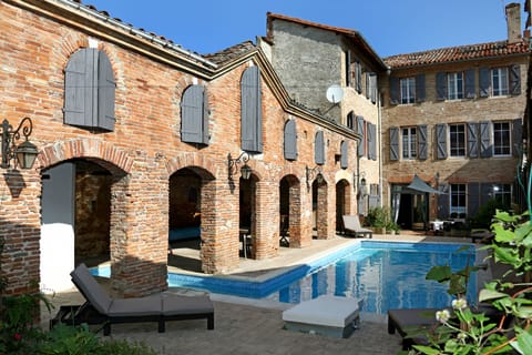 Seasonal outdoor pool, pool umbrellas, sun loungers