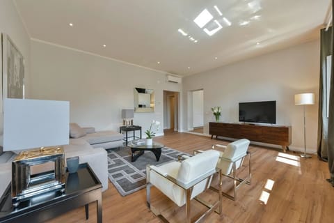 Apartment, 6 Bedrooms | Living room | Flat-screen TV