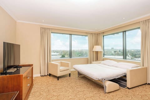 Suite, Non Smoking | In-room safe, desk, laptop workspace, blackout drapes