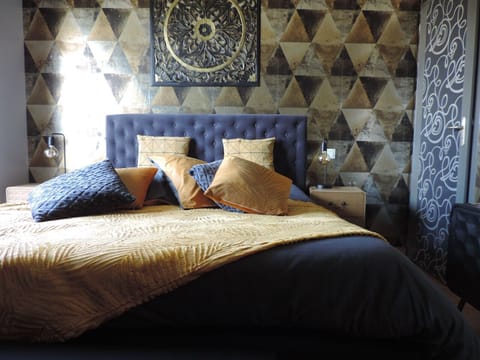 Double Room (Pivoine) | 1 bedroom, individually decorated, individually furnished, desk