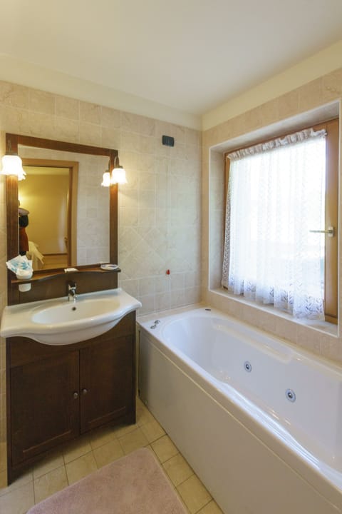 Deep soaking tub, free toiletries, hair dryer, bidet