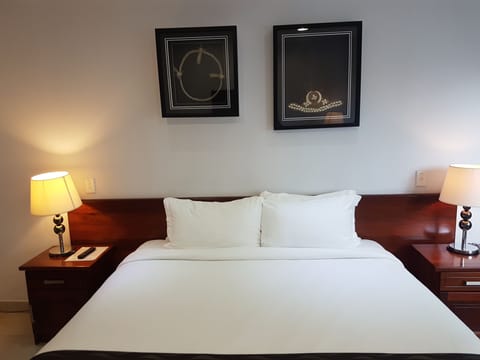 Deluxe Double Room | Premium bedding, in-room safe, desk, laptop workspace