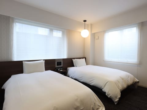 Twin Room, Accessible | In-room safe, blackout drapes, iron/ironing board, free WiFi