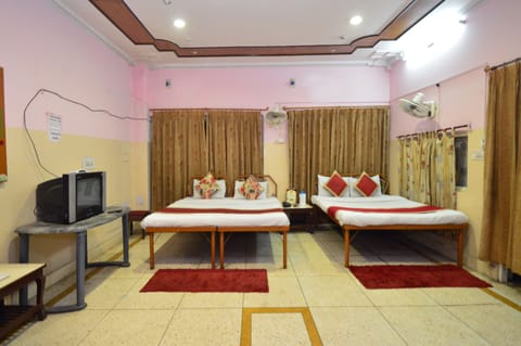 Family Room (Non AC) | In-room safe, desk, soundproofing, free WiFi