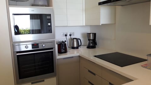 Comfort Apartment, 2 Bedrooms | Private kitchen | Full-size fridge, microwave, oven, stovetop