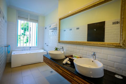 Grand Suite, 1 King Bed with Sofa bed, River View | Bathroom | Free toiletries, hair dryer, bathrobes, slippers