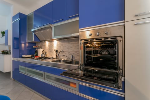 Apartment, 1 Bedroom | Private kitchenette | Full-size fridge, oven, stovetop, espresso maker