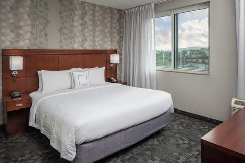 Suite, 1 Bedroom | Pillowtop beds, in-room safe, desk, soundproofing