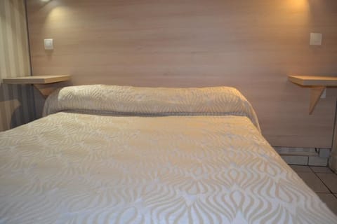 Standard Double Room | Desk, free WiFi, bed sheets