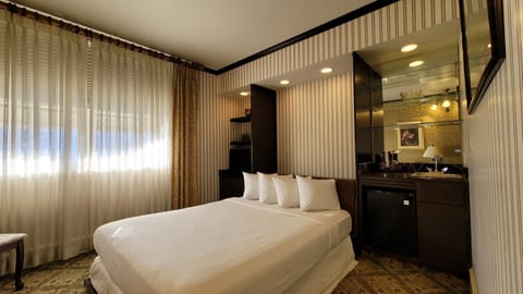 1 bedroom, Egyptian cotton sheets, premium bedding, pillowtop beds