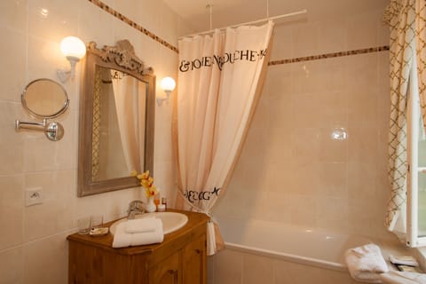 Room (Charme) | Bathroom | Towels