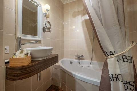 Double Room (Manoir située à l'étage) | Bathroom | Towels