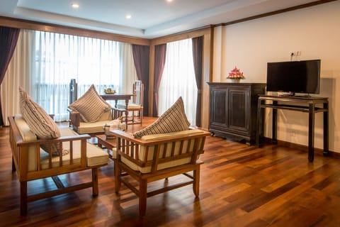 Family Suite, 2 Bedrooms | Living area | 24-inch LCD TV with satellite channels, TV, iPod dock