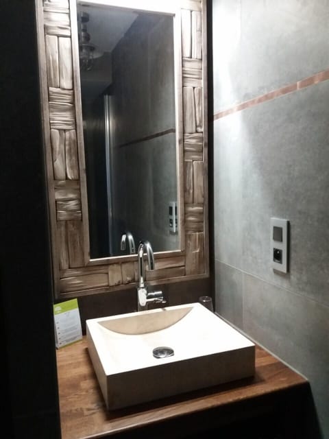 Double Room (Le Templier) | Bathroom sink