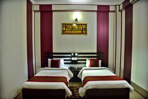 Deluxe Double or Twin Room | Premium bedding, Select Comfort beds, desk, laptop workspace