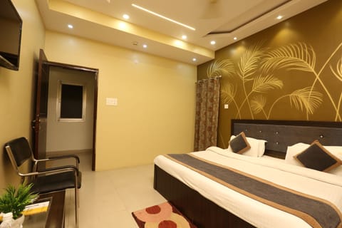 Executive Room | Premium bedding, Select Comfort beds, desk, laptop workspace