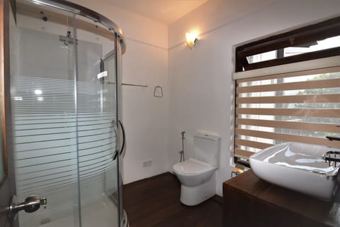 Deluxe Quadruple Room, 2 Bedrooms, Mountain View | Bathroom | Free toiletries, hair dryer, bidet, towels