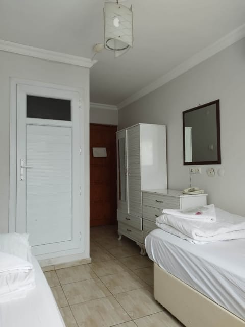 Twin Room | Egyptian cotton sheets, premium bedding, down comforters, minibar