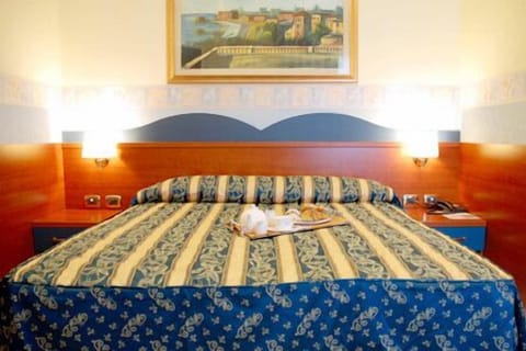 Junior Double Room, 1 Double Bed | Hypo-allergenic bedding, minibar, in-room safe, desk