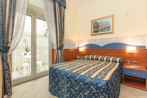 Junior Double Room, 1 Double Bed | Hypo-allergenic bedding, minibar, in-room safe, desk