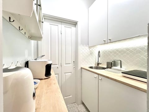 Studio, 1 Bedroom, Balcony, Garden View (19A Mariensztat Street) | Private kitchen | Fridge, oven, stovetop, coffee/tea maker